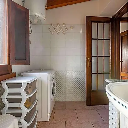 Ambra Villa *